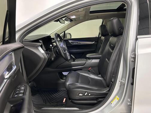 Radiant Silver Metallic 2019 Cadillac XT5 Premium Luxury