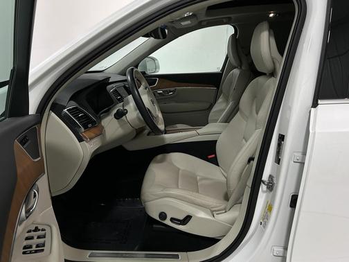 2022 Volvo XC90 Recharge Plug-In Hybrid T8 Inscription Expression 7 Passenger