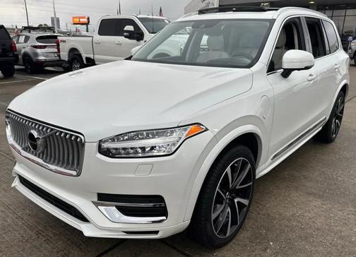 2022 Volvo XC90 Recharge Plug-In Hybrid T8 Inscription Expression 7 Passenger