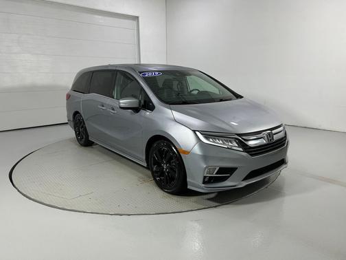 Lunar Silver Metallic 2019 Honda Odyssey Elite