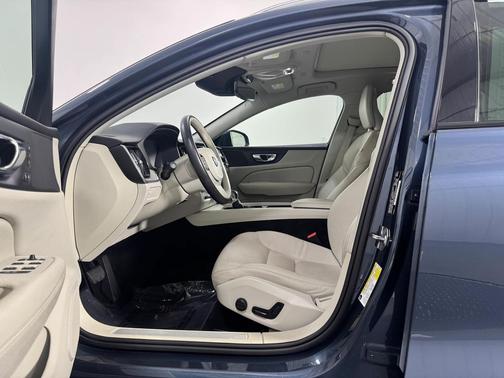 2021 Volvo V60 Cross Country T5