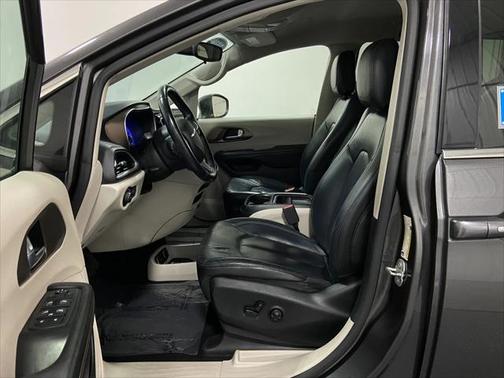 2018 Chrysler Pacifica Touring-L