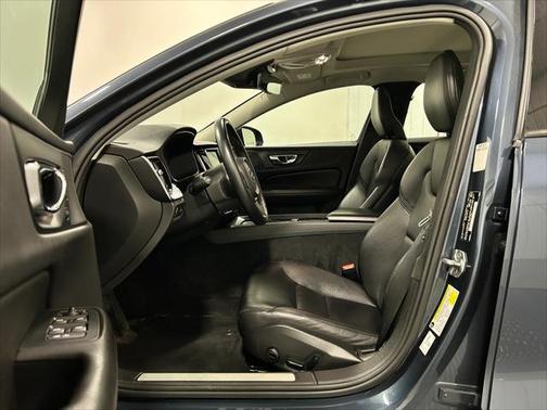 2019 Volvo S60 T6 Momentum
