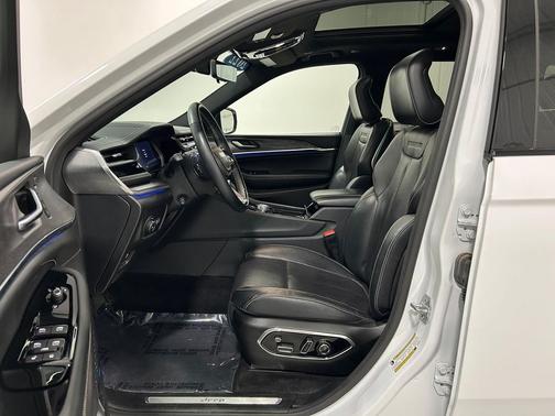 Bright White 2022 Jeep Grand Cherokee Overland