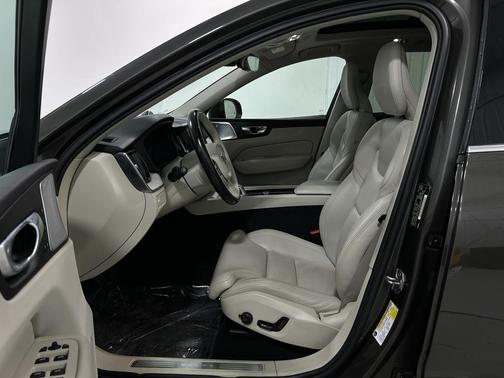 2019 Volvo XC60 Recharge Plug-In Hybrid T8 Inscription