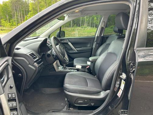Crystal Black Silica 2018 Subaru Forester 2.5i Premium Black Edition