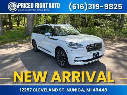 Pristine White Metallic Tri-Coat 2022 Lincoln Aviator Black Label Grand Touring AWD