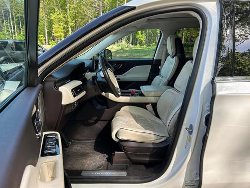 Pristine White Metallic Tri-Coat 2022 Lincoln Aviator Black Label Grand Touring AWD