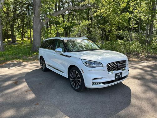 Pristine White Metallic Tri-Coat 2022 Lincoln Aviator Black Label Grand Touring AWD