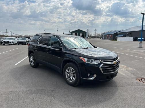 Mosaic Black Metallic 2019 Chevrolet Traverse LT Cloth
