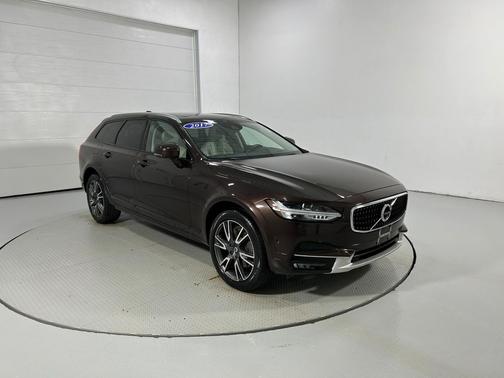 2017 Volvo V90 Cross Country T6