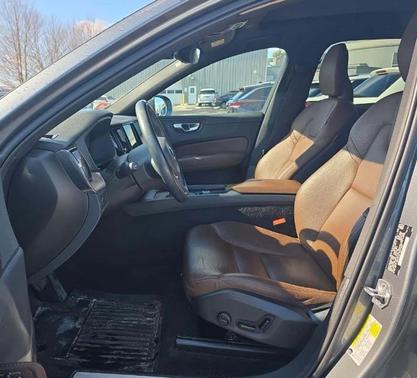 2021 Volvo XC60 T5 Momentum