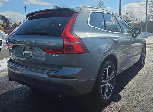 2021 Volvo XC60 T5 Momentum