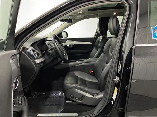 2016 Volvo XC90 T5 Momentum