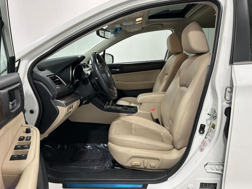 Crystal White Pearl 2019 Subaru Outback 2.5i Limited