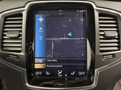 Bright Silver Metallic 2020 Volvo XC90 T5 Momentum