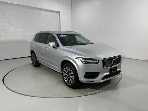 Bright Silver Metallic 2020 Volvo XC90 T5 Momentum