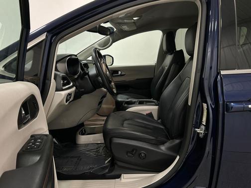 Jazz Blue Pearlcoat 2020 Chrysler Pacifica Touring L