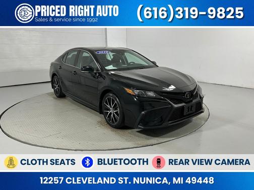 Midnight Black Metallic 2022 Toyota Camry SE