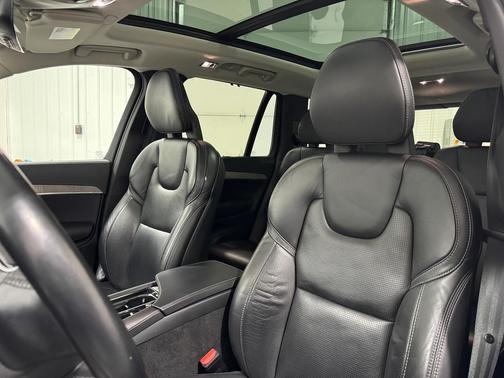 2021 Volvo XC90 Recharge Plug-In Hybrid T8 Inscription 7 Passenger