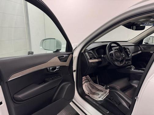 2021 Volvo XC90 Recharge Plug-In Hybrid T8 Inscription 7 Passenger