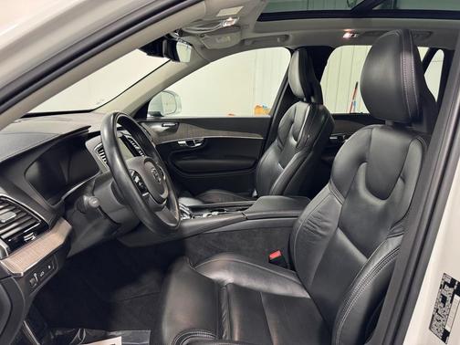 2021 Volvo XC90 Recharge Plug-In Hybrid T8 Inscription 7 Passenger