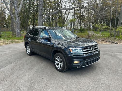 Deep Black Pearl 2019 Volkswagen Atlas 3.6L SE