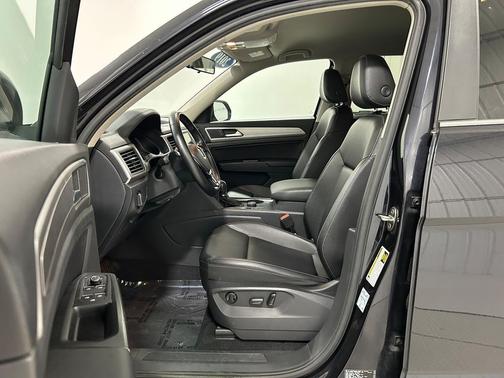 Deep Black Pearl 2019 Volkswagen Atlas 3.6L SE