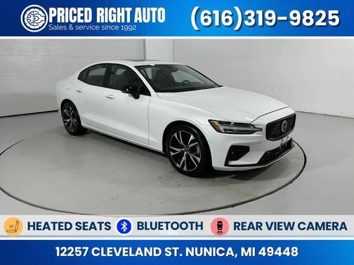 2024 Volvo S60 B5 Plus Dark Theme