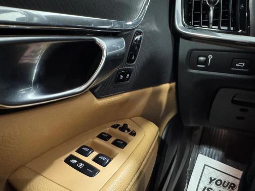 2018 Volvo V90 Cross Country T6