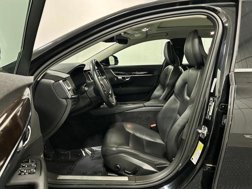 2018 Volvo S90 T5 Momentum