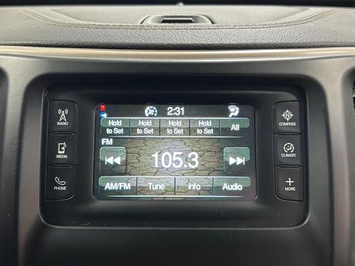 Bright White Clearcoat 2015 Jeep Cherokee Latitude