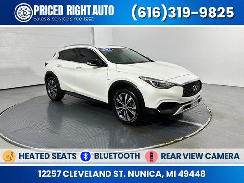 2017 INFINITI QX30 Luxury