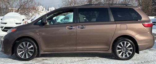 2020 Toyota Sienna XLE