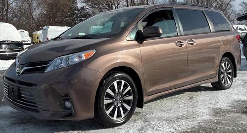 2020 Toyota Sienna XLE