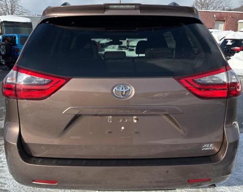 2020 Toyota Sienna XLE