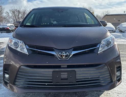 2020 Toyota Sienna XLE