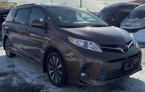2020 Toyota Sienna XLE