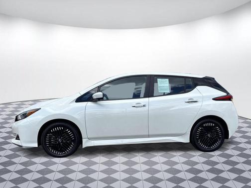 Pearl White Tricoat 2024 Nissan Leaf SV PLUS