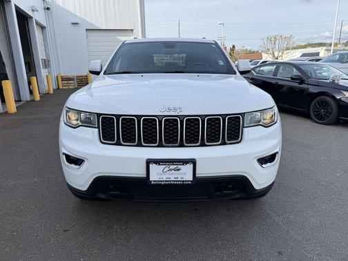 Bright White Clearcoat 2018 Jeep Grand Cherokee Laredo E