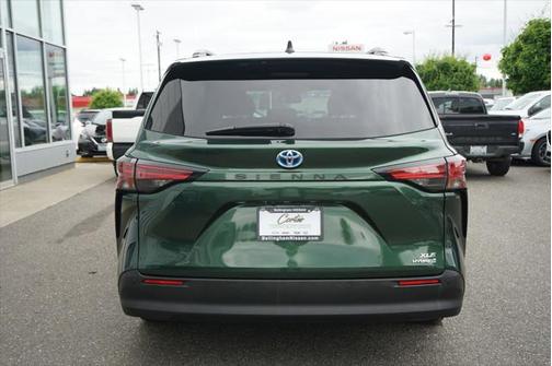 2021 Toyota Sienna XLE 8 Passenger