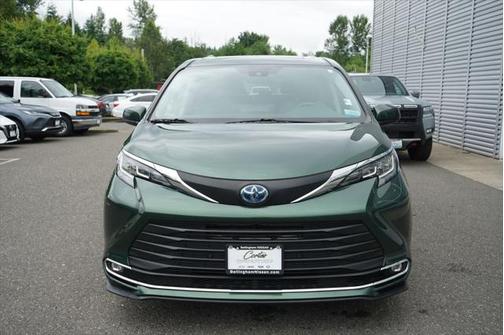 2021 Toyota Sienna XLE 8 Passenger