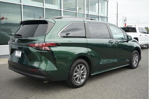 2021 Toyota Sienna XLE 8 Passenger