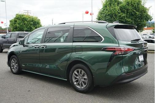 2021 Toyota Sienna XLE 8 Passenger