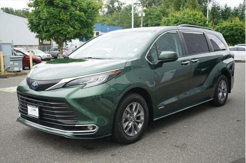 2021 Toyota Sienna XLE 8 Passenger