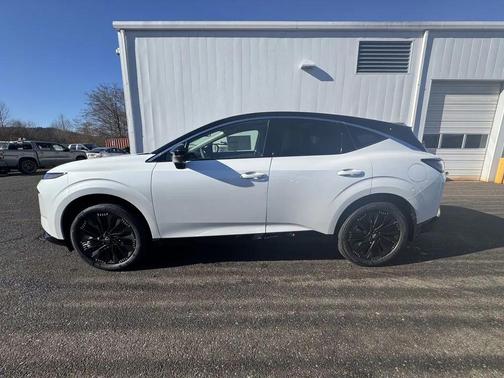 Everest White Pearl Black 2026 Nissan Murano Platinum