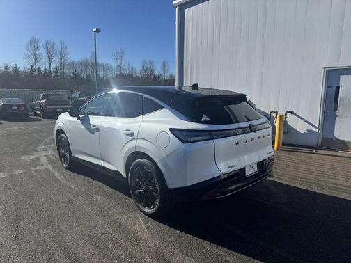 Everest White Pearl Black 2026 Nissan Murano Platinum