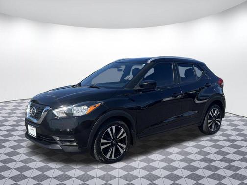 Super Black 2018 Nissan Kicks SV