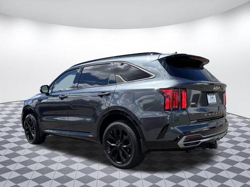 Gray 2022 Kia Sorento SX