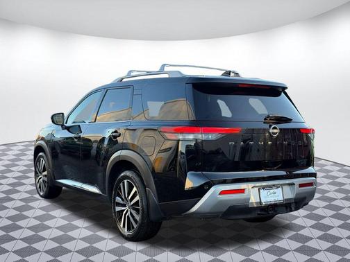 2023 Nissan Pathfinder Platinum 4WD